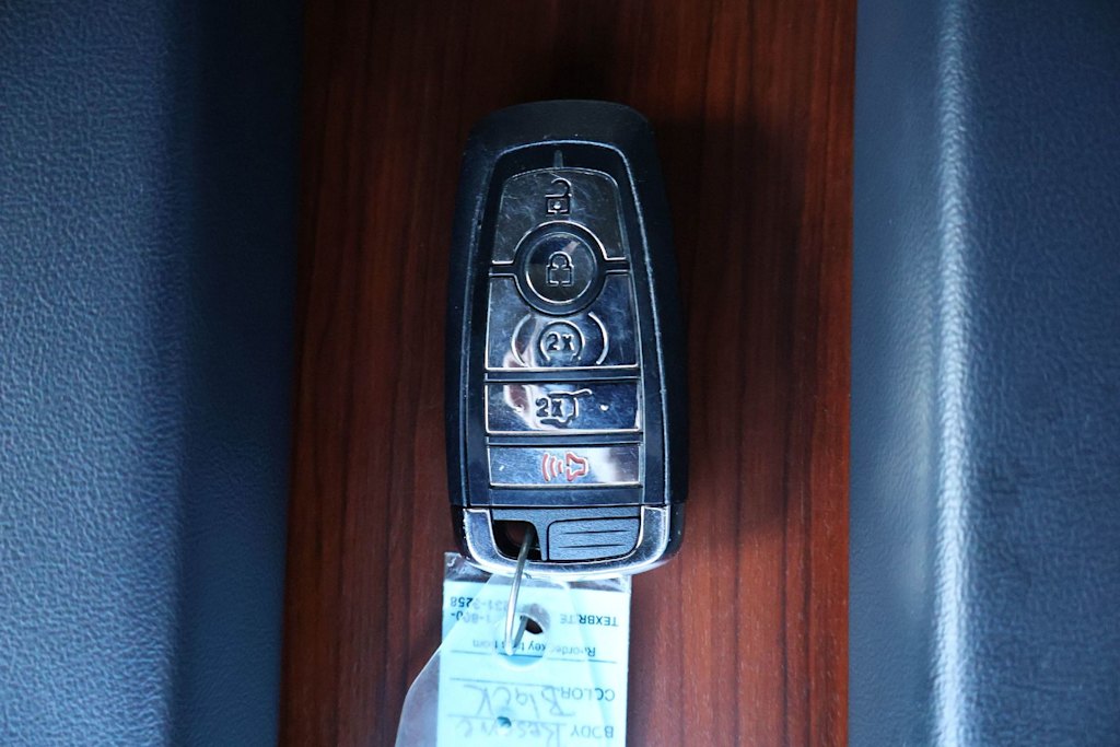 Thumbnail: 2024 Lincoln Navigator - 18