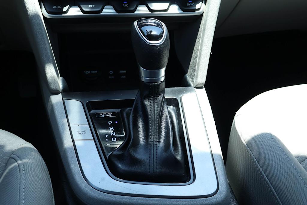Thumbnail: 2020 Hyundai Elantra - 16