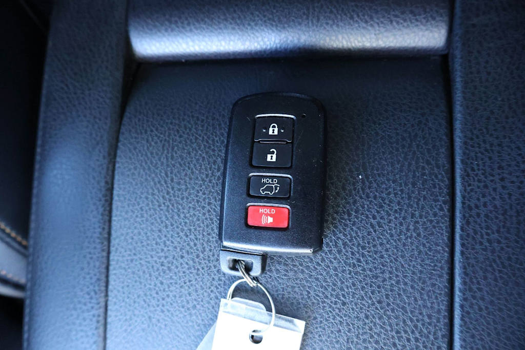 Thumbnail: 2014 Toyota Highlander - 18