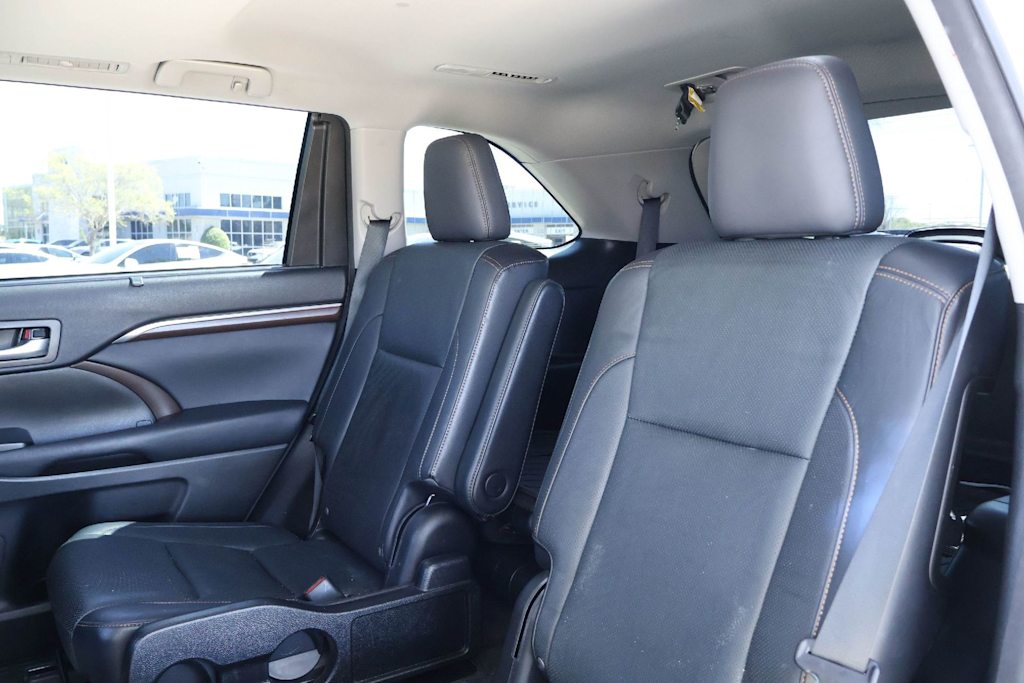 Thumbnail: 2014 Toyota Highlander - 21