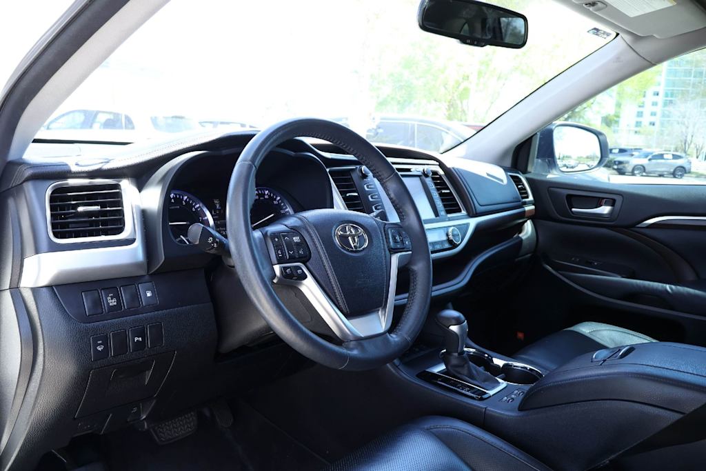 Thumbnail: 2014 Toyota Highlander - 2