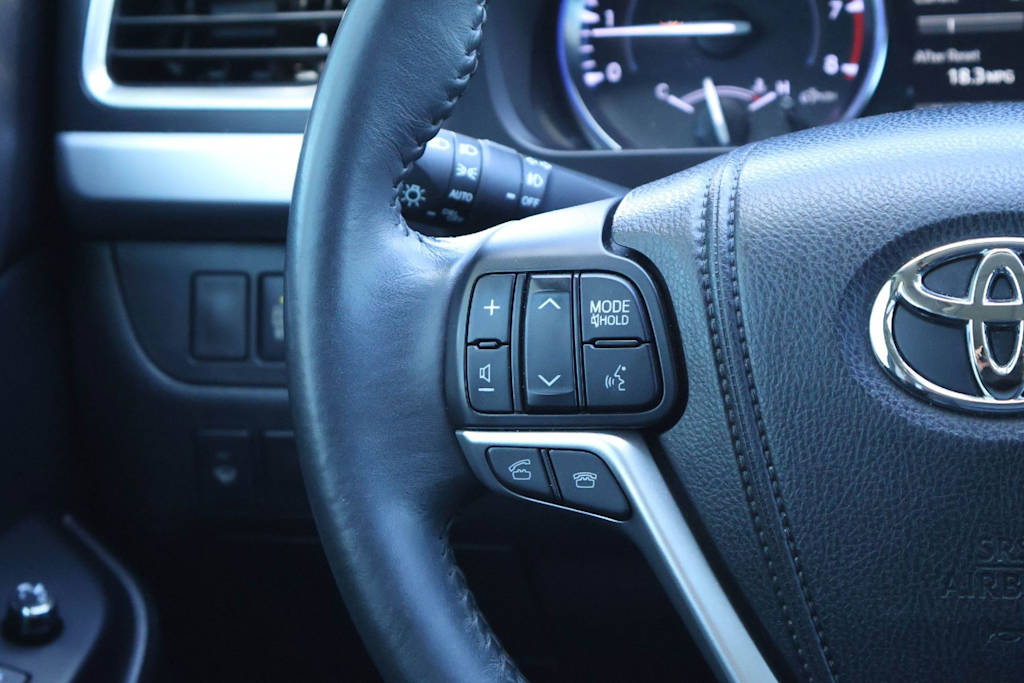 Thumbnail: 2014 Toyota Highlander - 22