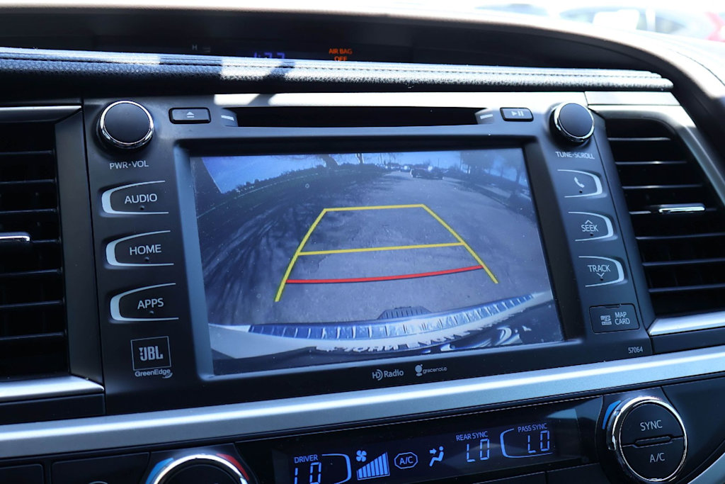 Thumbnail: 2014 Toyota Highlander - 27