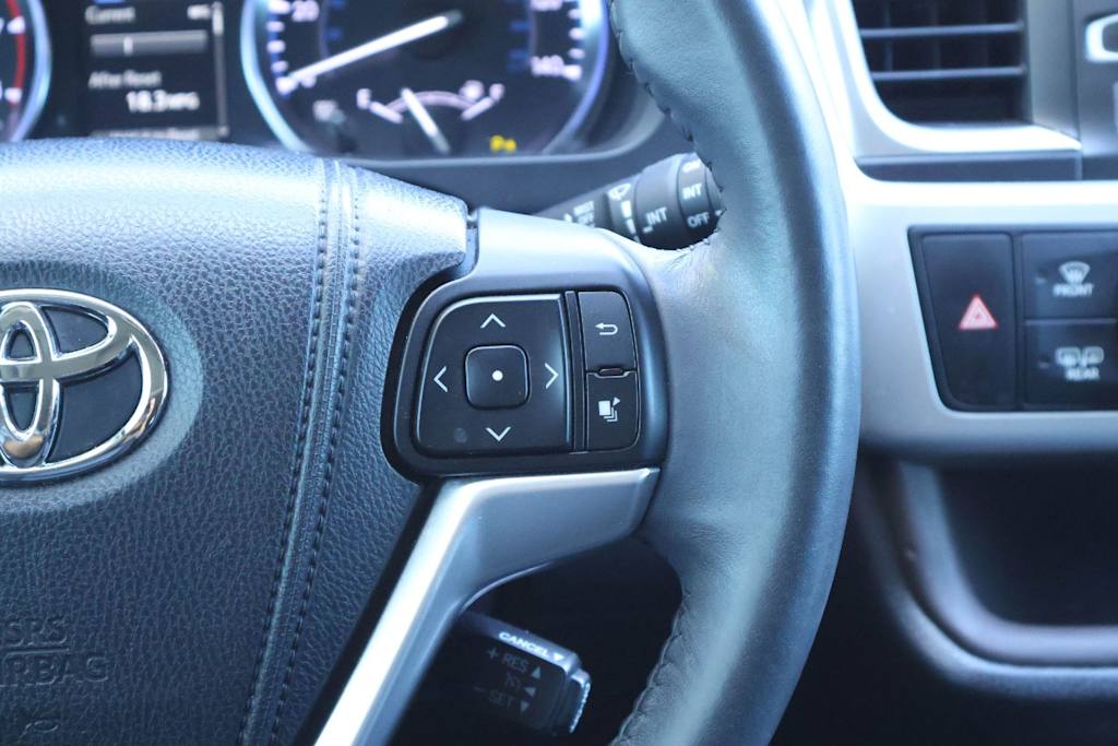 Thumbnail: 2014 Toyota Highlander - 23