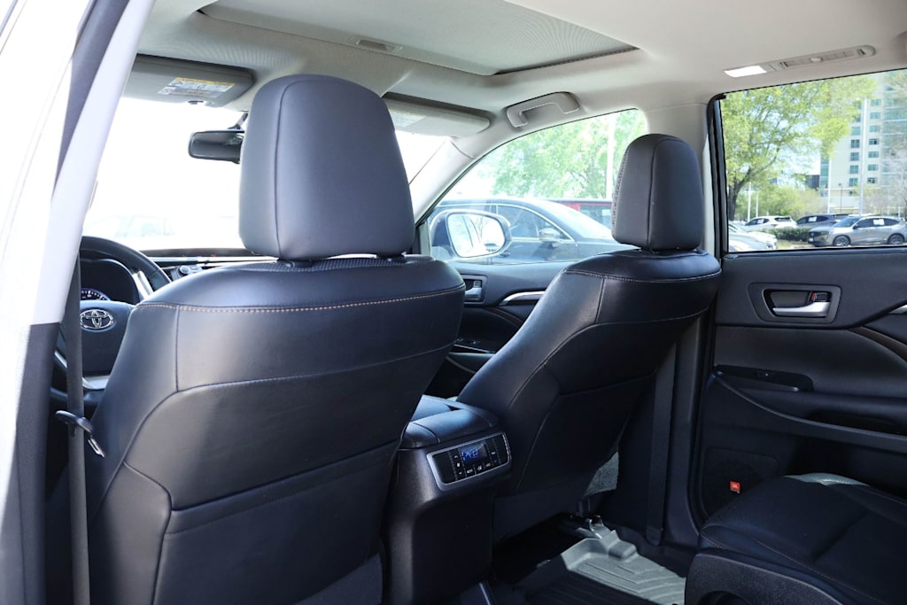 Thumbnail: 2014 Toyota Highlander - 12