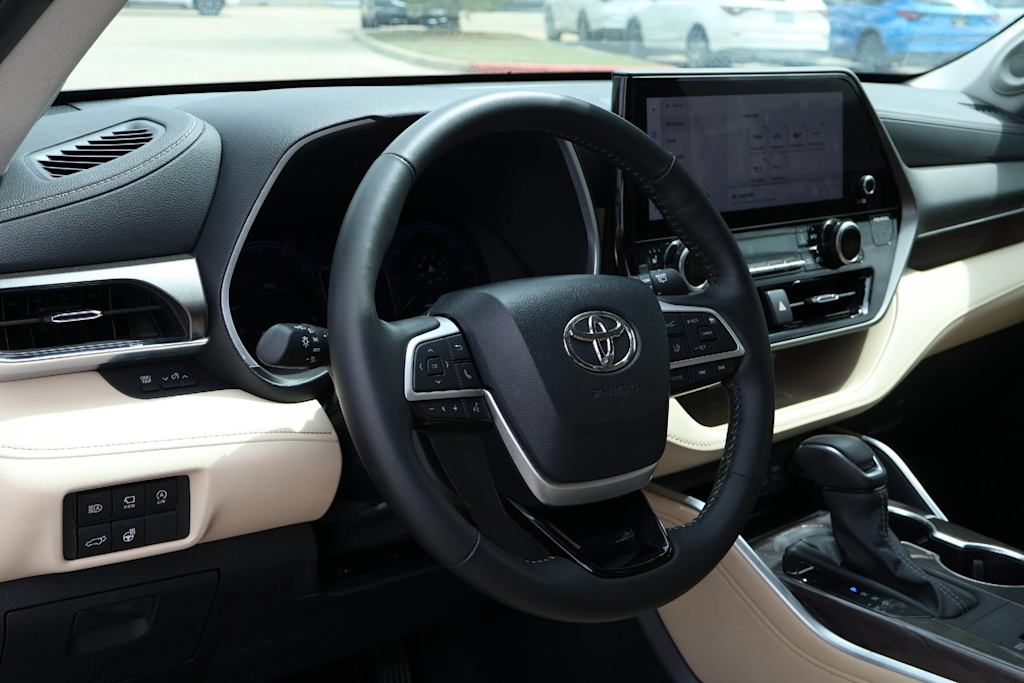 Thumbnail: 2024 Toyota Highlander - 2