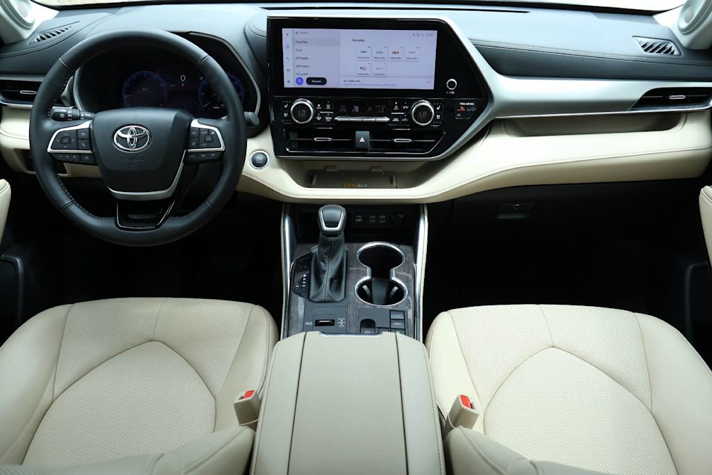 Thumbnail: 2024 Toyota Highlander - 10