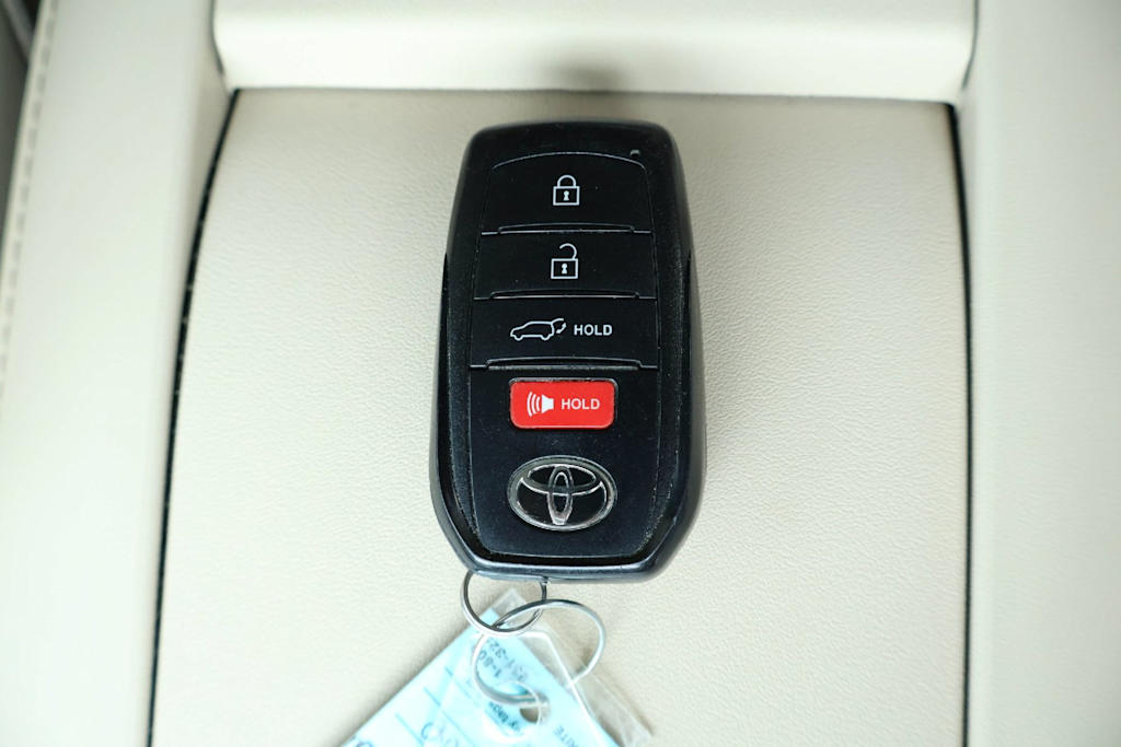 Thumbnail: 2024 Toyota Highlander - 18