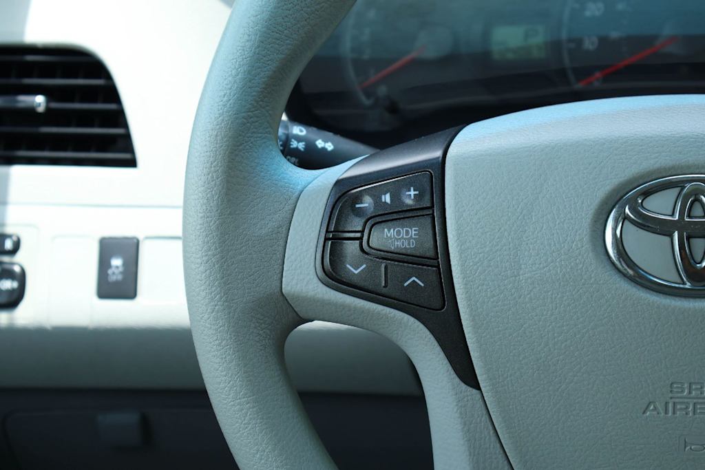 Thumbnail: 2014 Toyota Sienna - 23