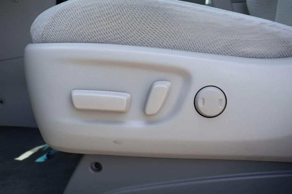 Thumbnail: 2014 Toyota Sienna - 25