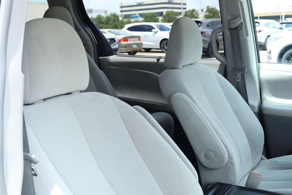 Thumbnail: 2014 Toyota Sienna - 22