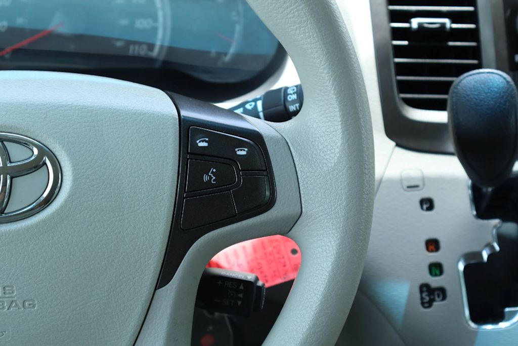 Thumbnail: 2014 Toyota Sienna - 24