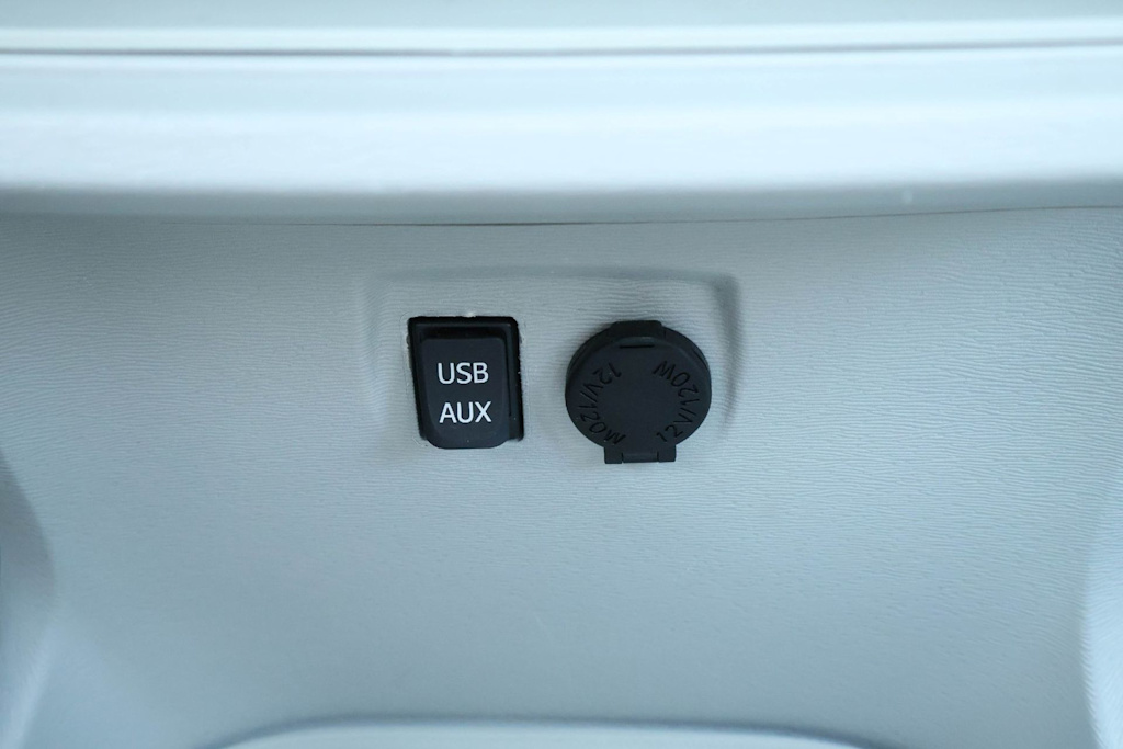 Thumbnail: 2014 Toyota Sienna - 26