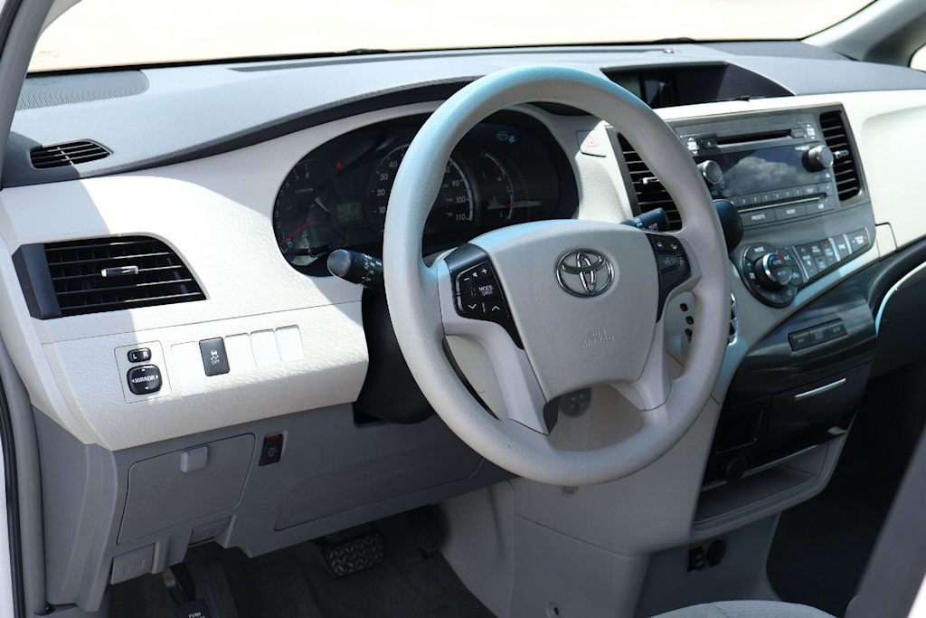 Thumbnail: 2014 Toyota Sienna - 2
