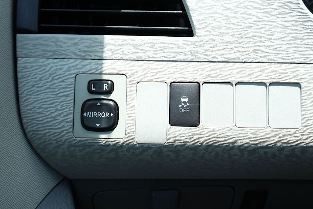 Thumbnail: 2014 Toyota Sienna - 27