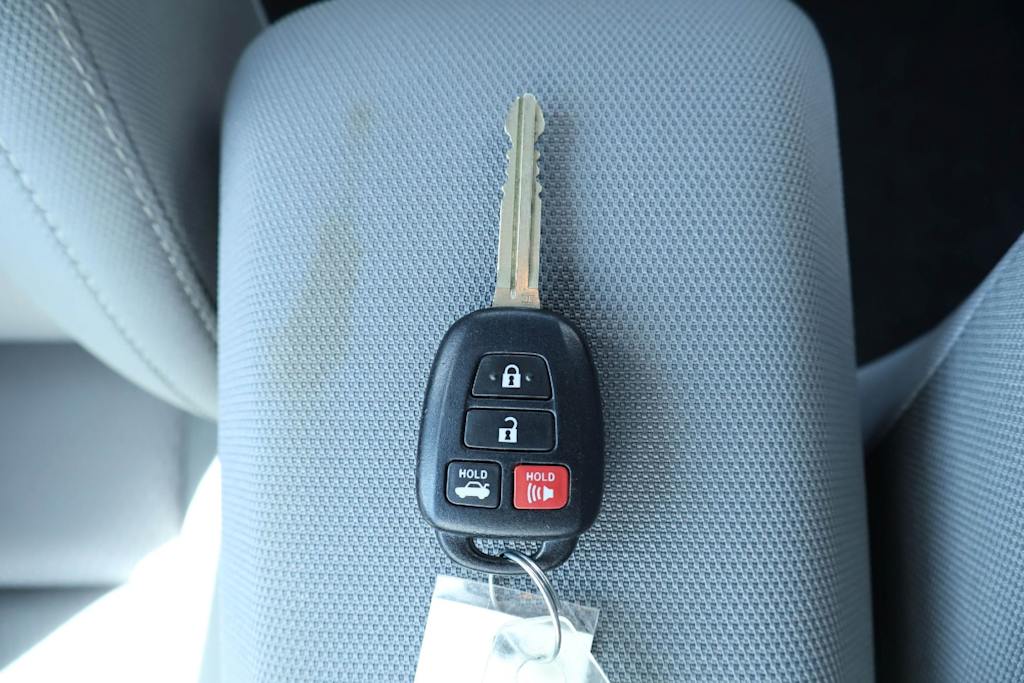 Thumbnail: 2014 Toyota Sienna - 19