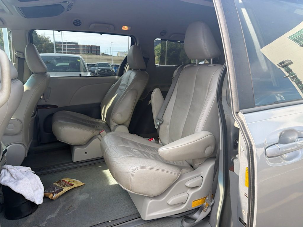 Thumbnail: 2014 Toyota Sienna - 6