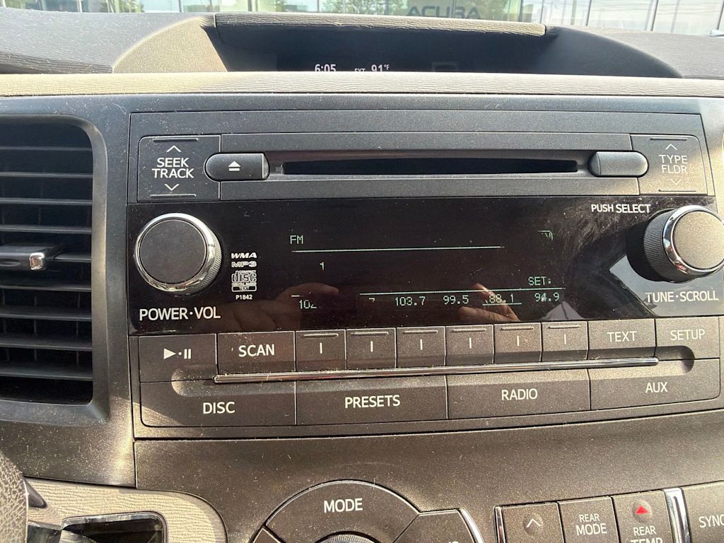 Thumbnail: 2014 Toyota Sienna - 7