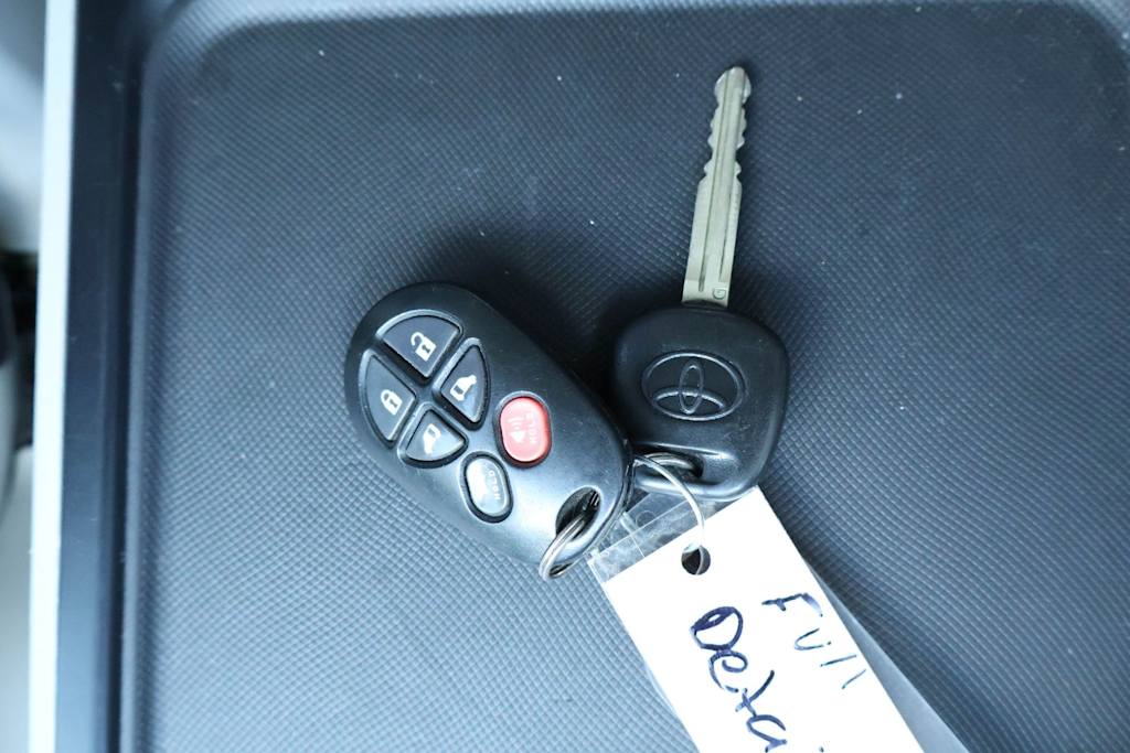 Thumbnail: 2014 Toyota Sienna - 18