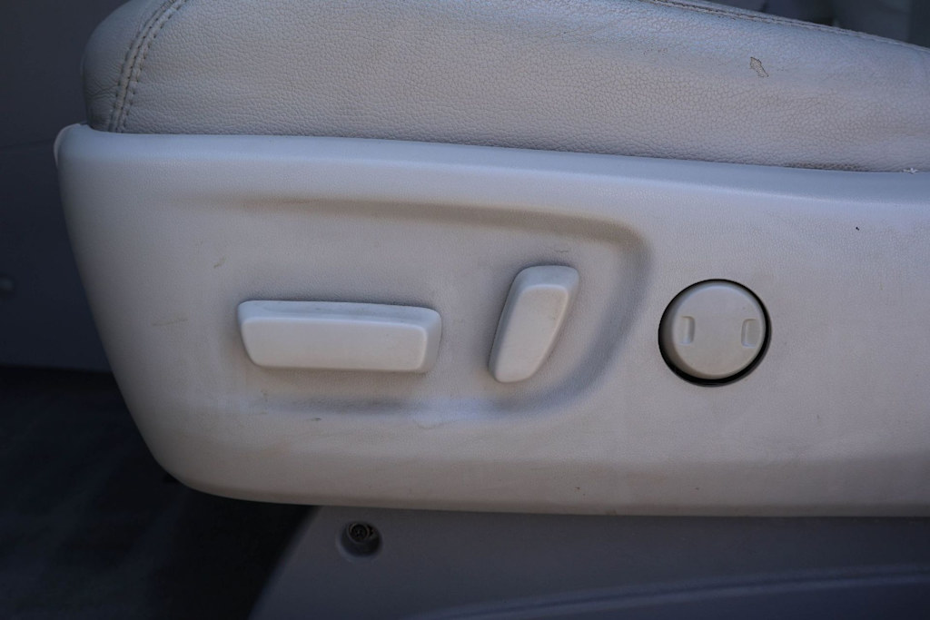 Thumbnail: 2014 Toyota Sienna - 24
