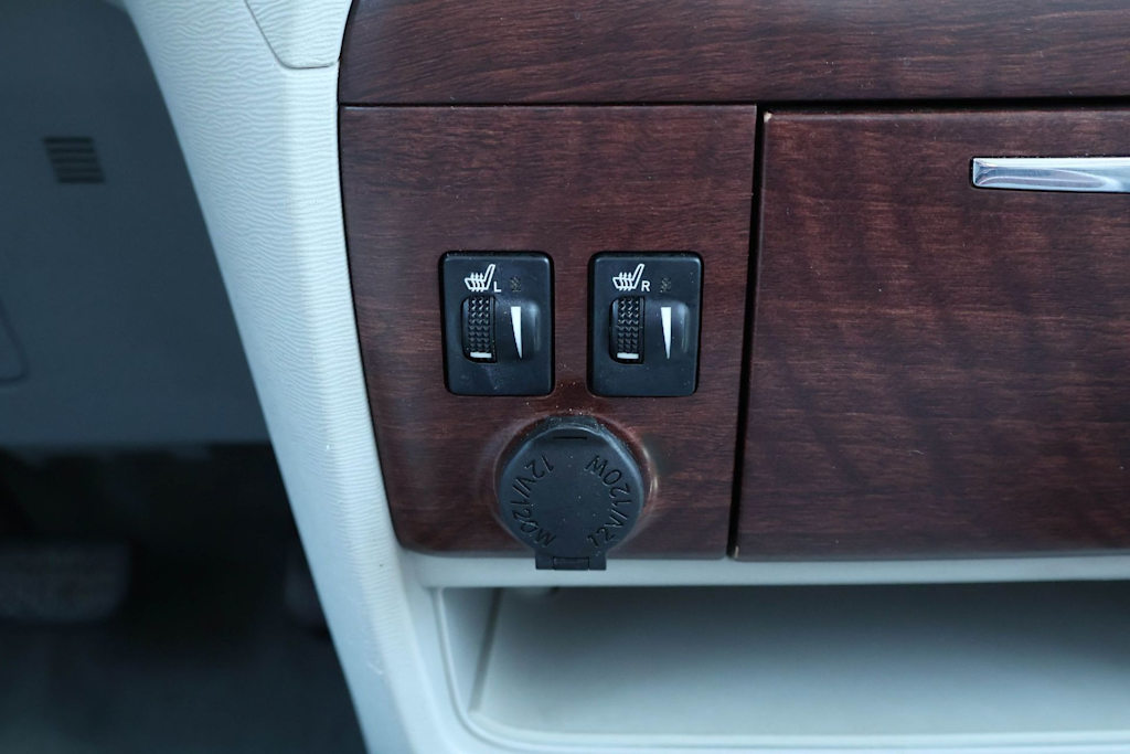 Thumbnail: 2014 Toyota Sienna - 25