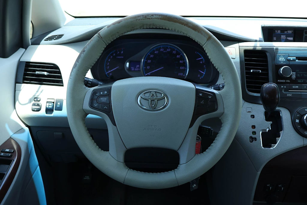 Thumbnail: 2014 Toyota Sienna - 13