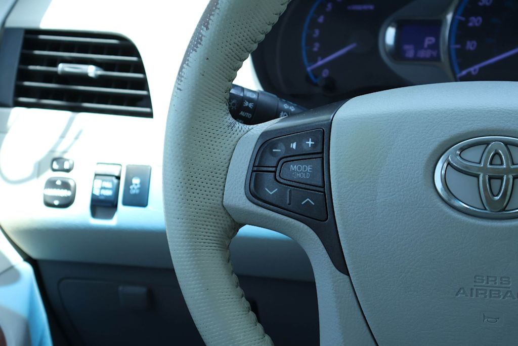 Thumbnail: 2014 Toyota Sienna - 22
