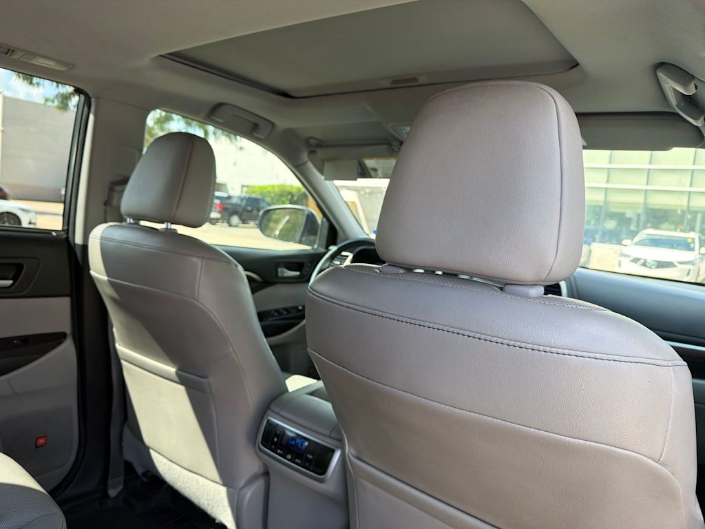 Thumbnail: 2015 Toyota Highlander - 5