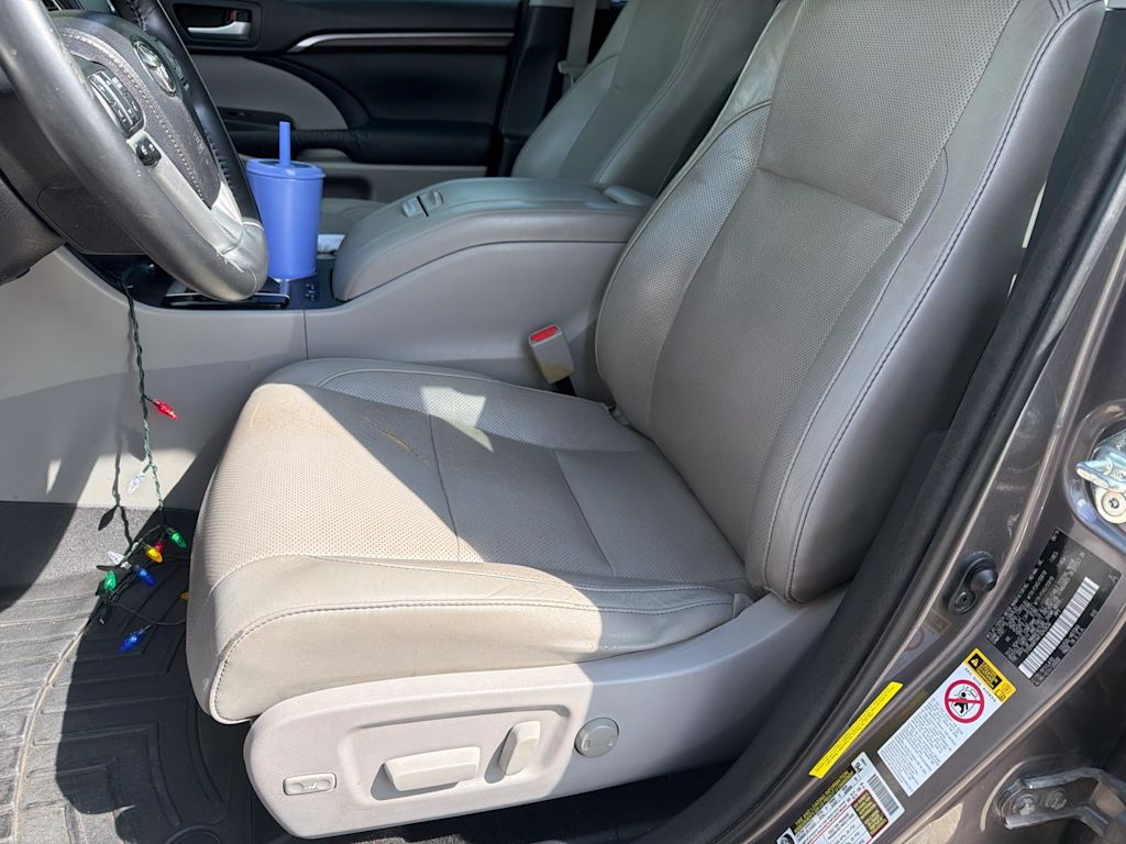 Thumbnail: 2015 Toyota Highlander - 4