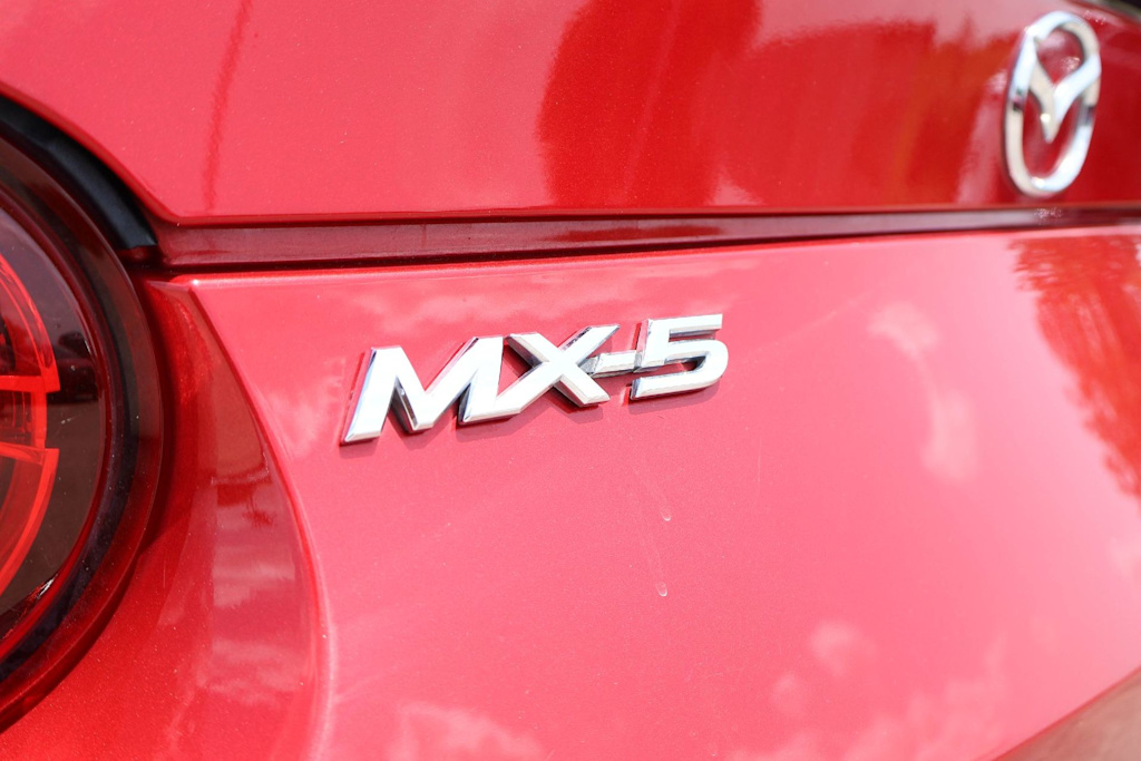 Thumbnail: 2017 Mazda MX-5 Miata - 5