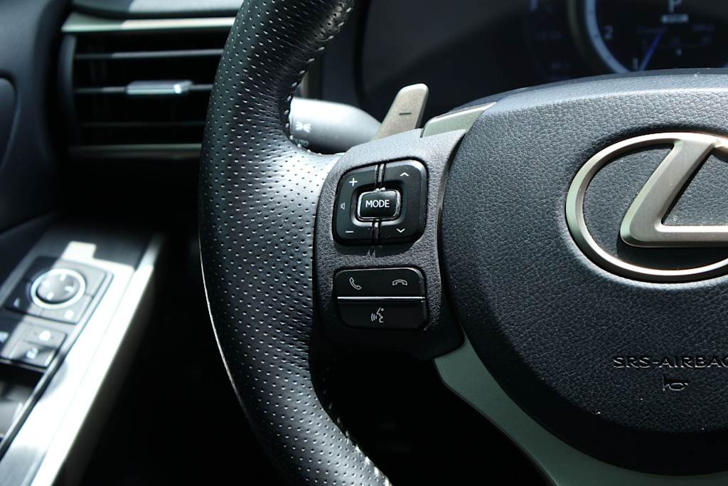 Thumbnail: 2020 Lexus IS - 22
