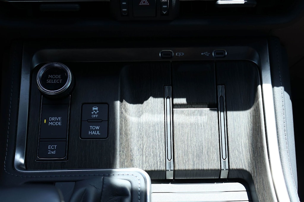 Thumbnail: 2025 Lexus ES - 27