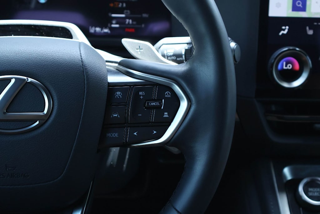 Thumbnail: 2025 Lexus ES - 23