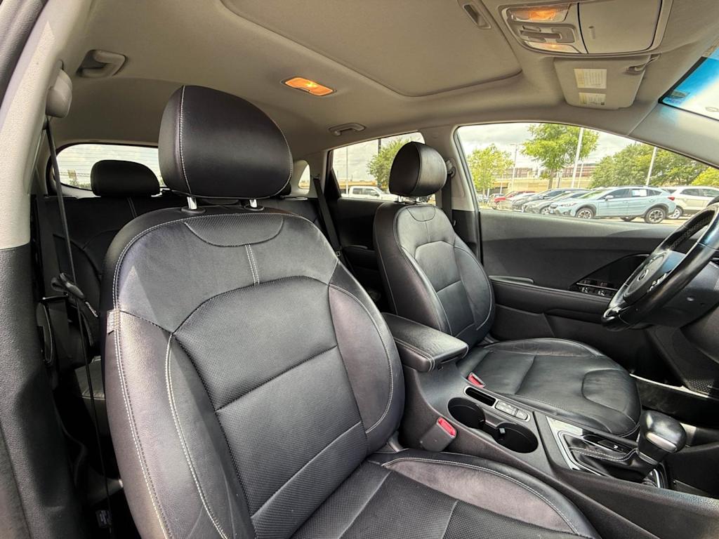 Thumbnail: 2017 Kia Niro - 11