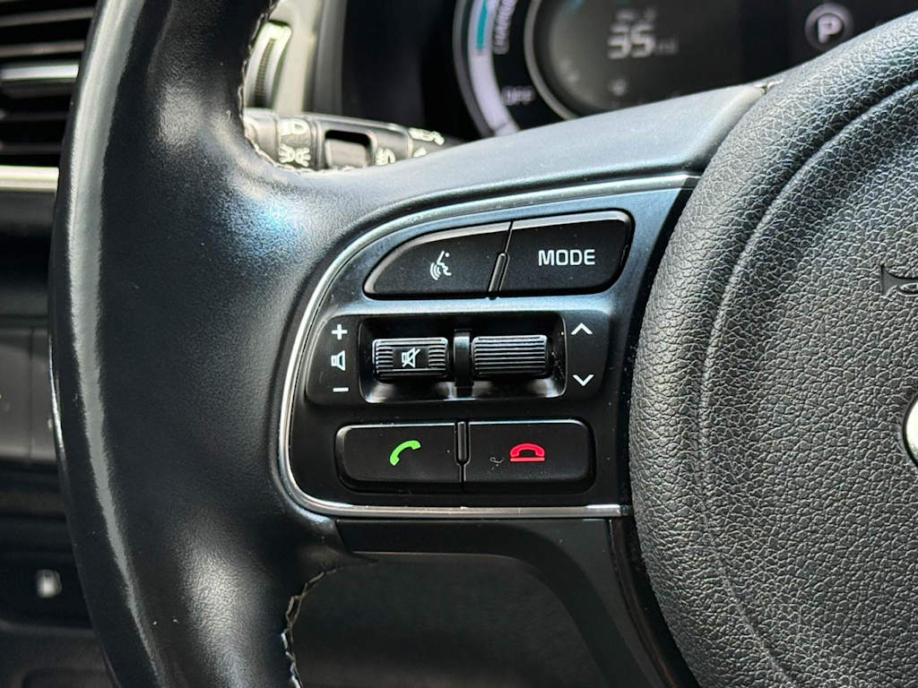 Thumbnail: 2017 Kia Niro - 22