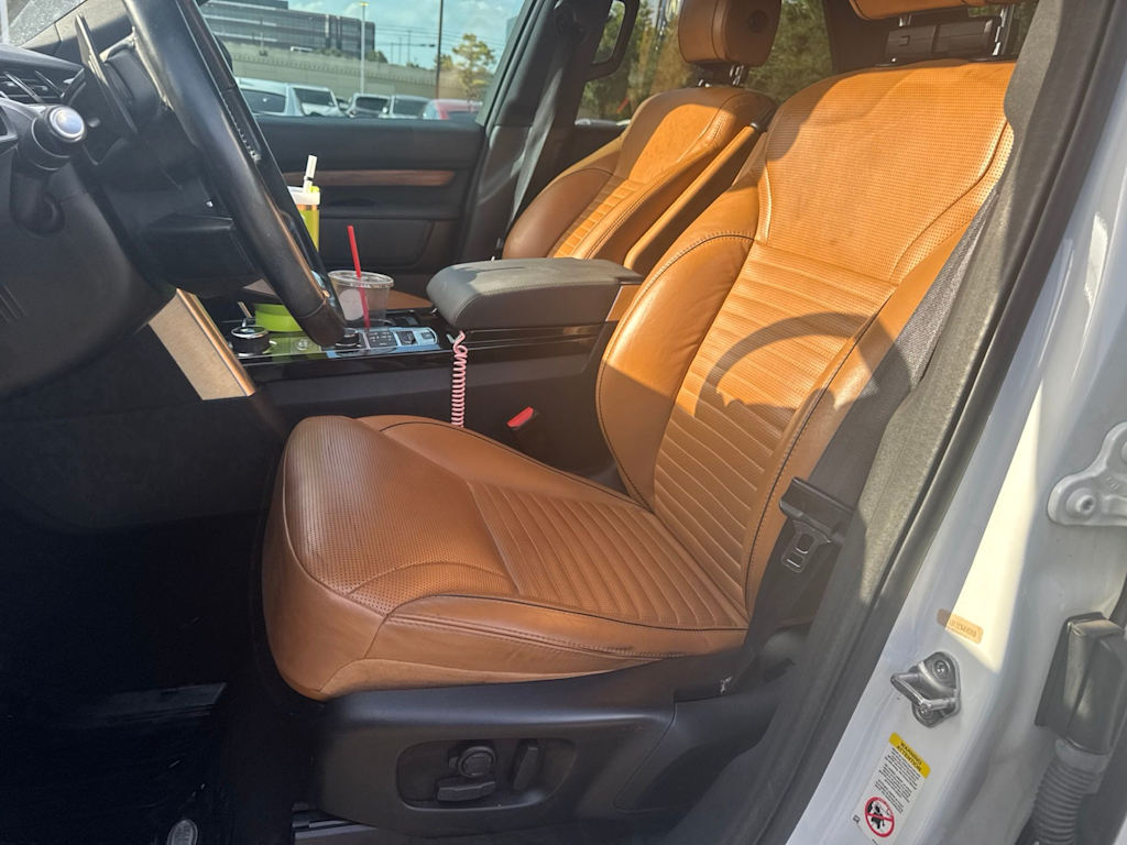 Thumbnail: 2018 Land Rover Discovery - 3