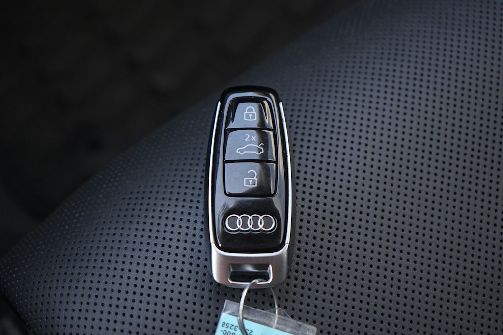 Thumbnail: 2019 Audi Q8 - 18