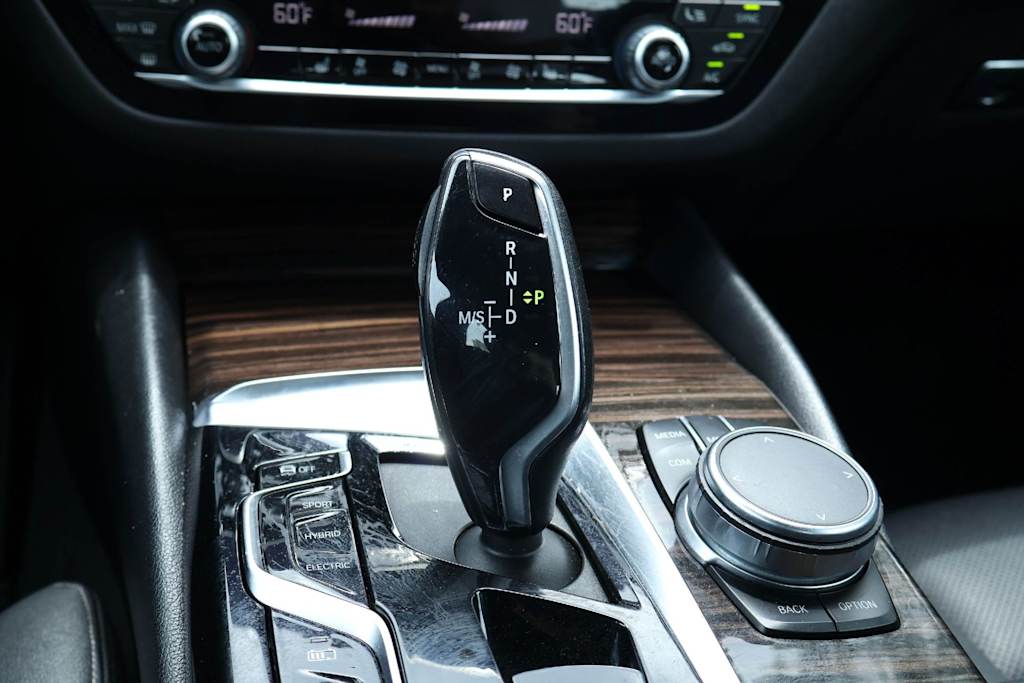 Thumbnail: 2023 BMW 5 Series - 16