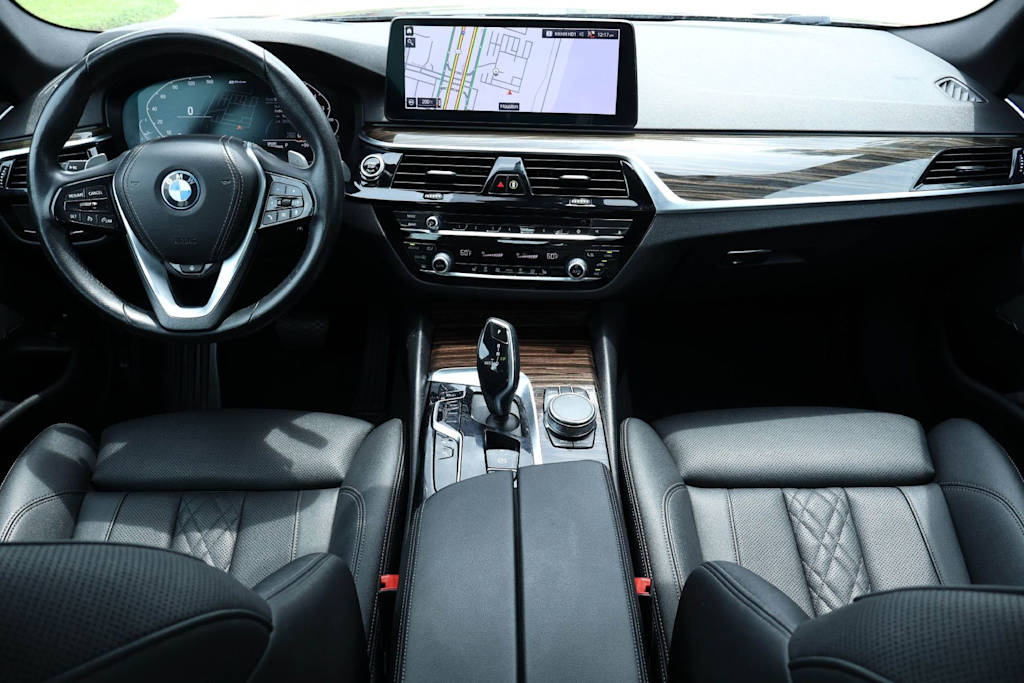 Thumbnail: 2023 BMW 5 Series - 10