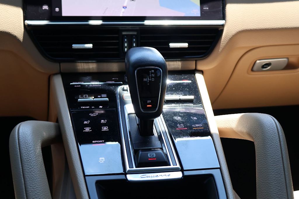 Thumbnail: 2022 Porsche Cayenne - 15