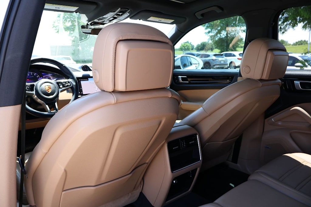 Thumbnail: 2022 Porsche Cayenne - 11