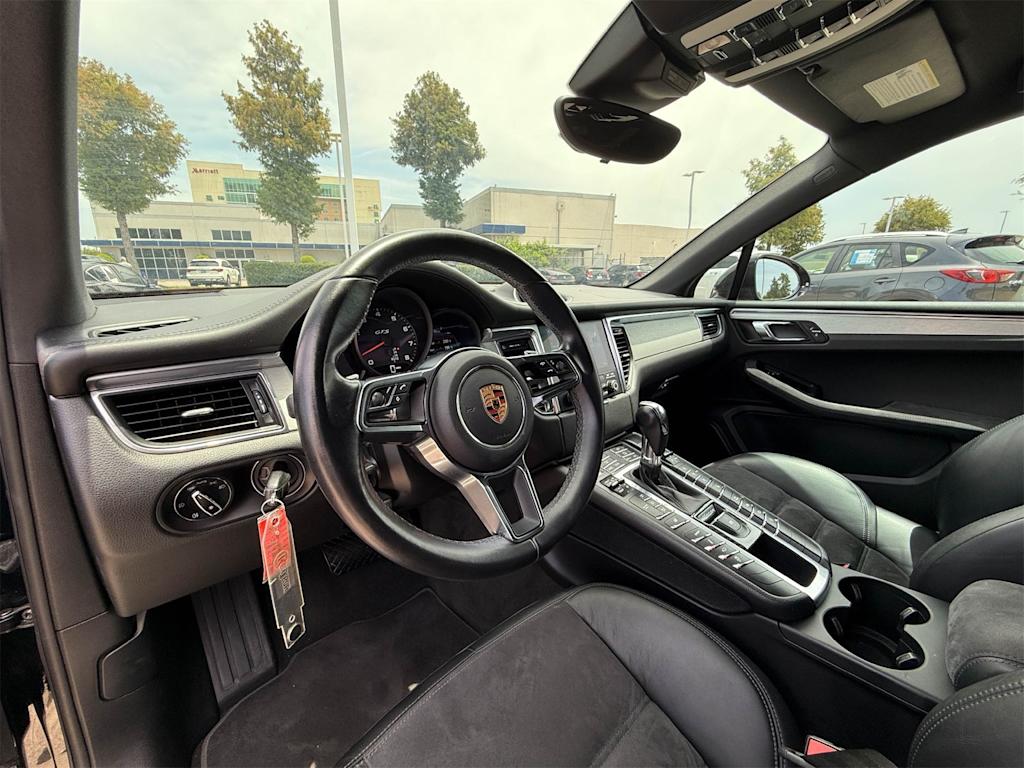 Thumbnail: 2018 Porsche Macan - 2