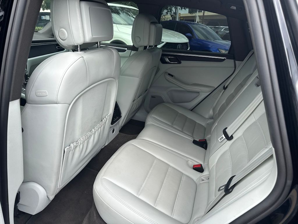 Thumbnail: 2021 Porsche Macan - 6
