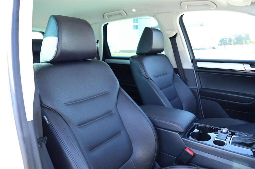 Thumbnail: 2017 Volkswagen Touareg - 12