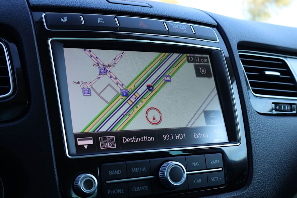 Thumbnail: 2017 Volkswagen Touareg - 28