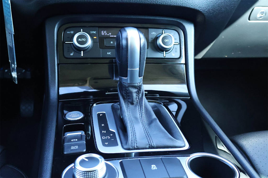 Thumbnail: 2017 Volkswagen Touareg - 16