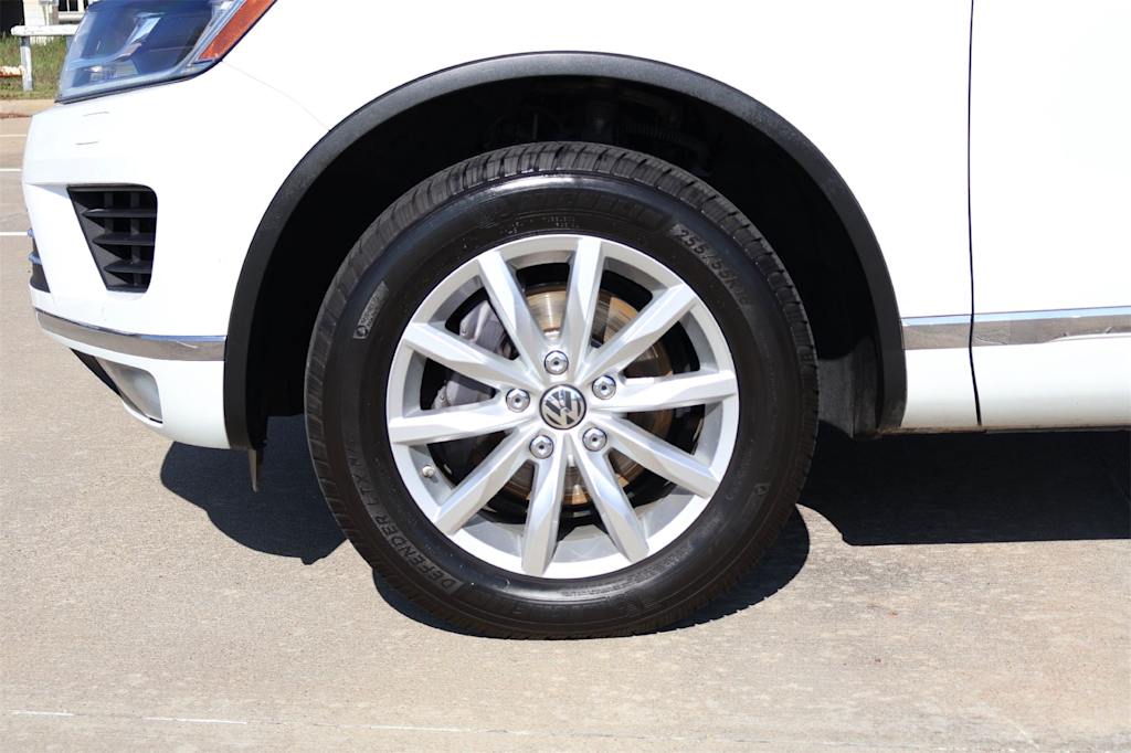 Thumbnail: 2017 Volkswagen Touareg - 8