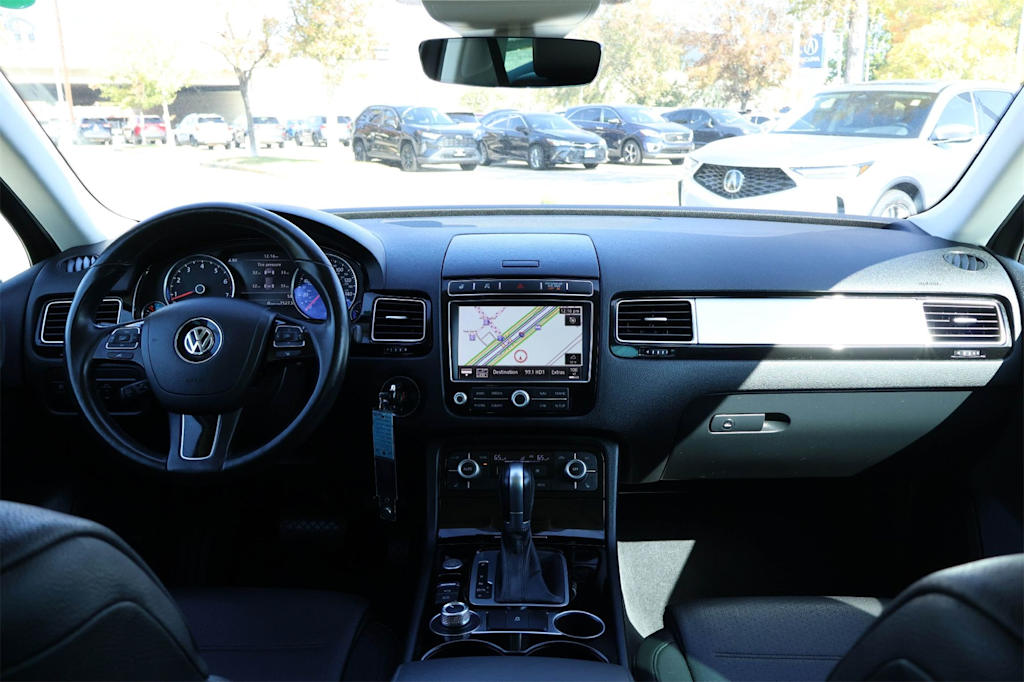 Thumbnail: 2017 Volkswagen Touareg - 10