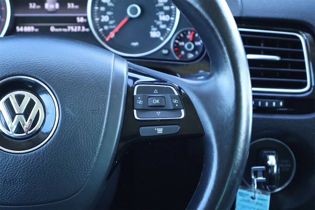 Thumbnail: 2017 Volkswagen Touareg - 23