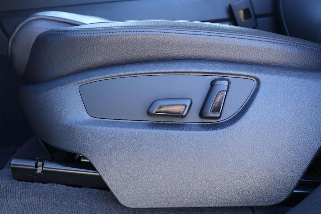 Thumbnail: 2017 Volkswagen Touareg - 24